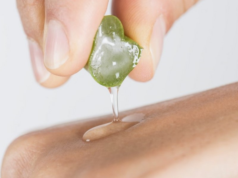 pure aloe vera gel has many benefits for the skin